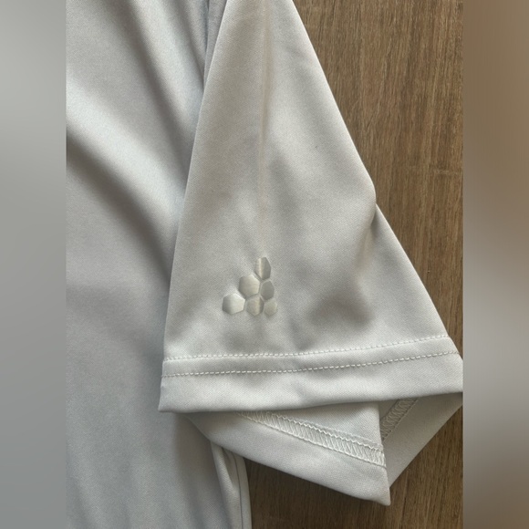 5 for $25. Men’s quick dry top - Picture 3 of 3